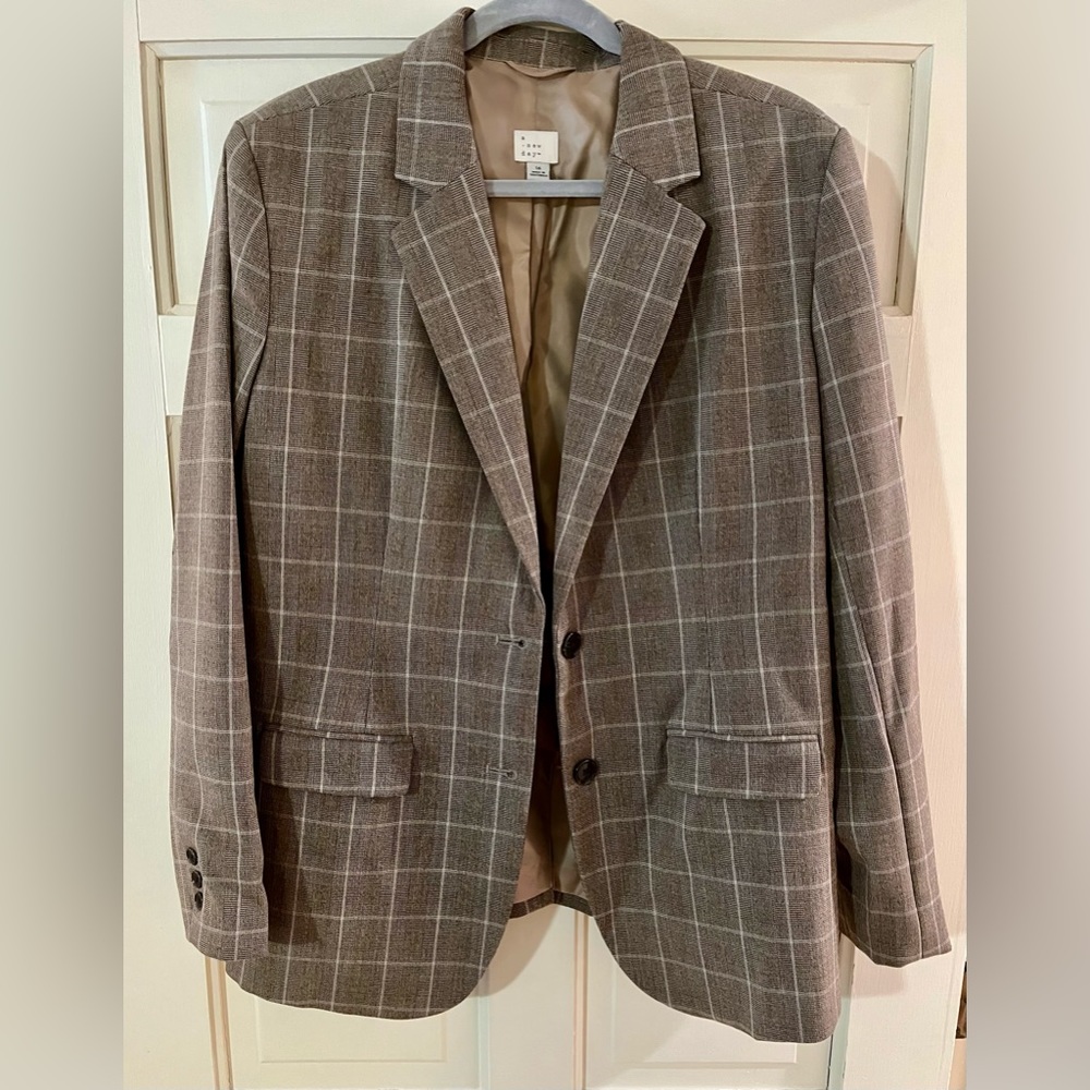Target A New Day tan plaid blazer. Size 16. NWOT.